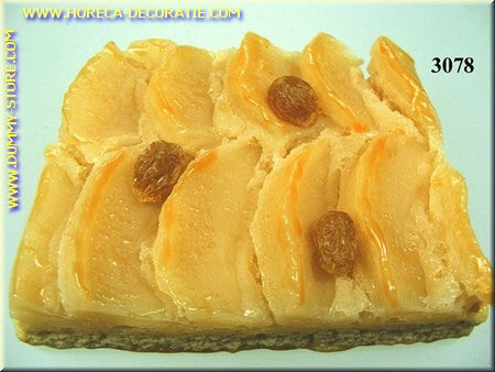 Apple cake with currants - fake