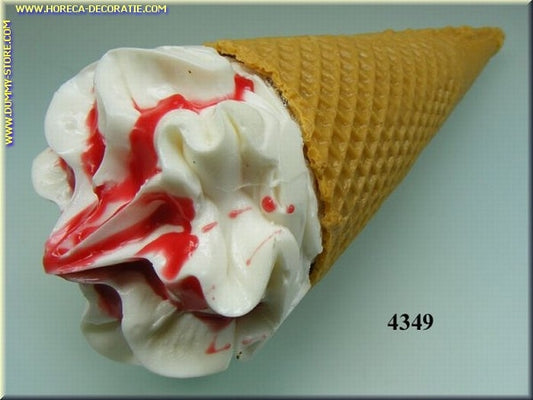 Cornetto strawberries (fake) (21x7 cm)
