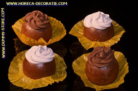 Praline (luxury) in wrapper, 4 pieces